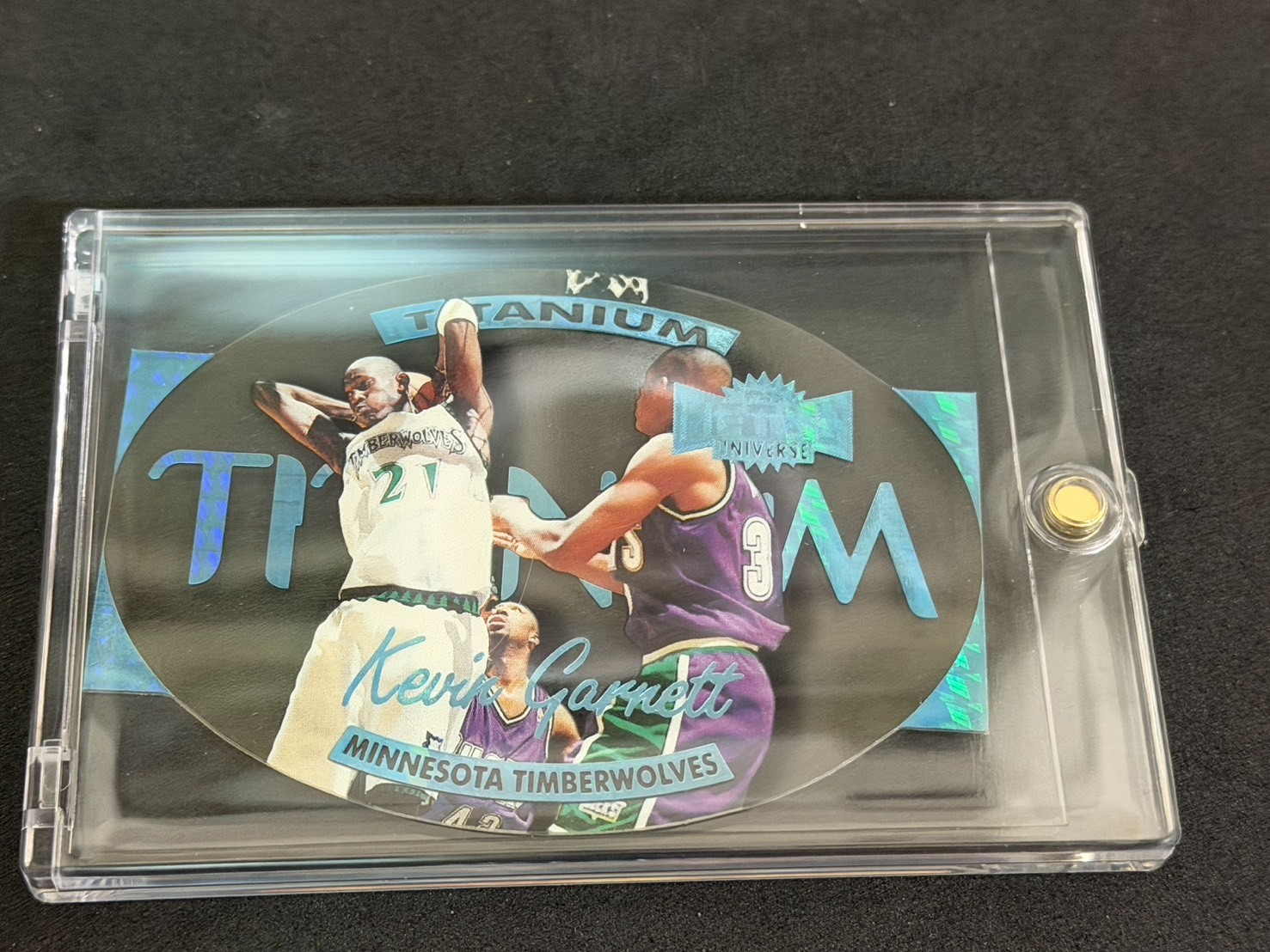 1997 Metal Universe Titanium Kevin Garnett Die Cut #8