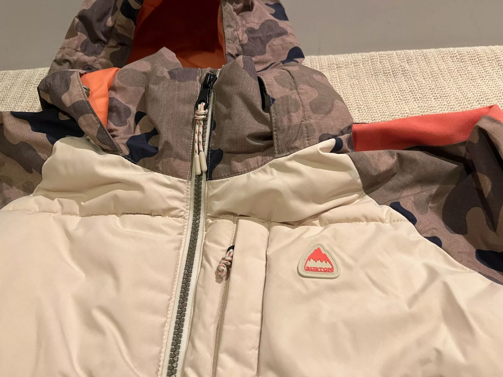 burton keelan camo living lining snowboard ski hooded jacket