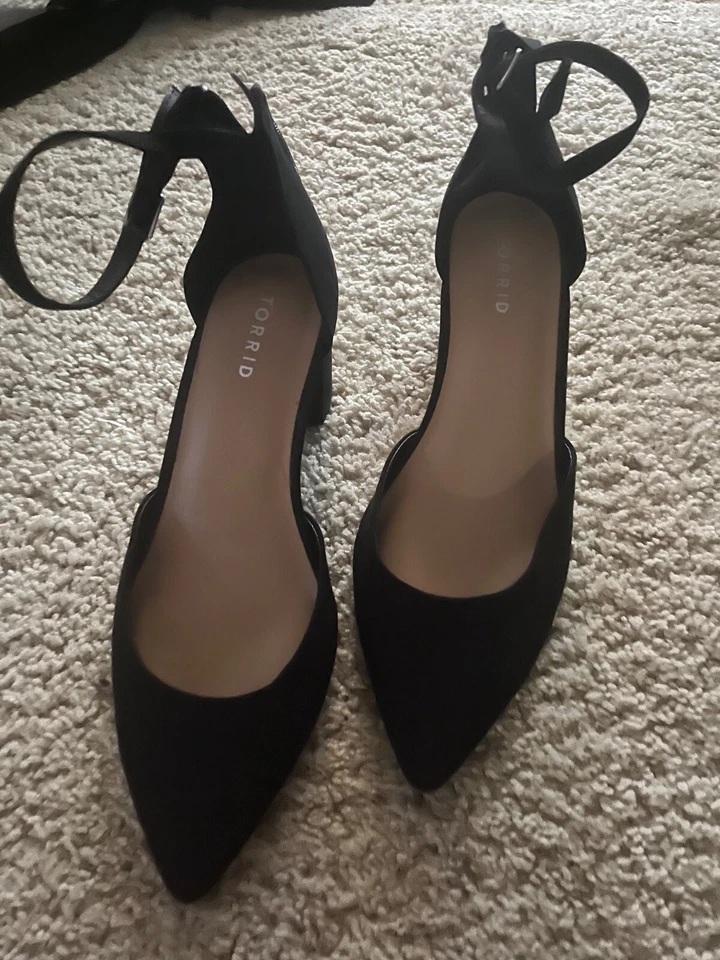 Туфли Torrid 9 Вт черные замшевые с закрытым заостренным носком кожаные с ремешком на лодыжке на молнии на каблуках - Изображение 2 из 2