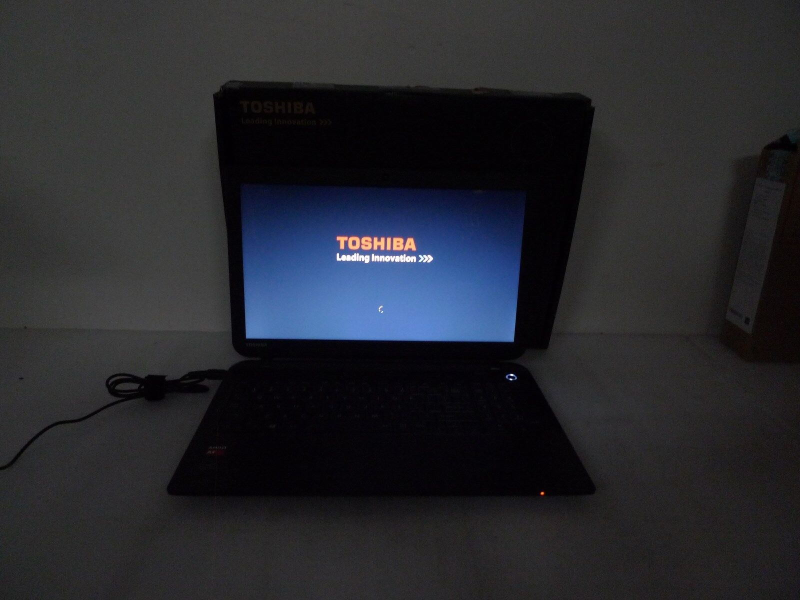 *Toshiba Satellite C55D-B5241 15.6″ Notebook - A4 -6210 1.8 GHz - 4 GB RAM 500 - Picture 5 of 12