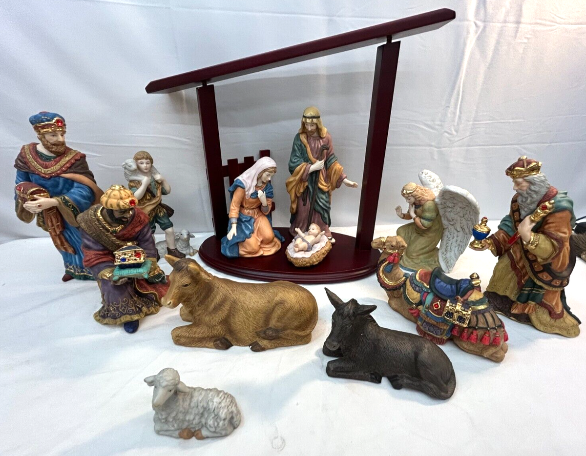 Kirkland 13-Piece Porcelain Nativity Set, Wooden Crèche #75177