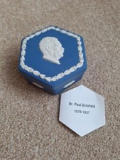 WEDGEWOOD SPECIAL EDITION blue and white trinket box