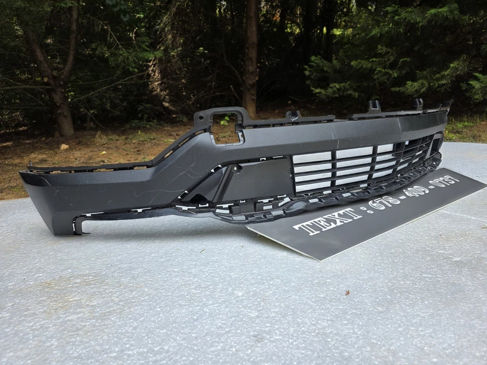 Chevrolet Equinox RS 2025 parachoques delantero inferior panel de cenefa OEM 26349540 local Foto 4 de 4