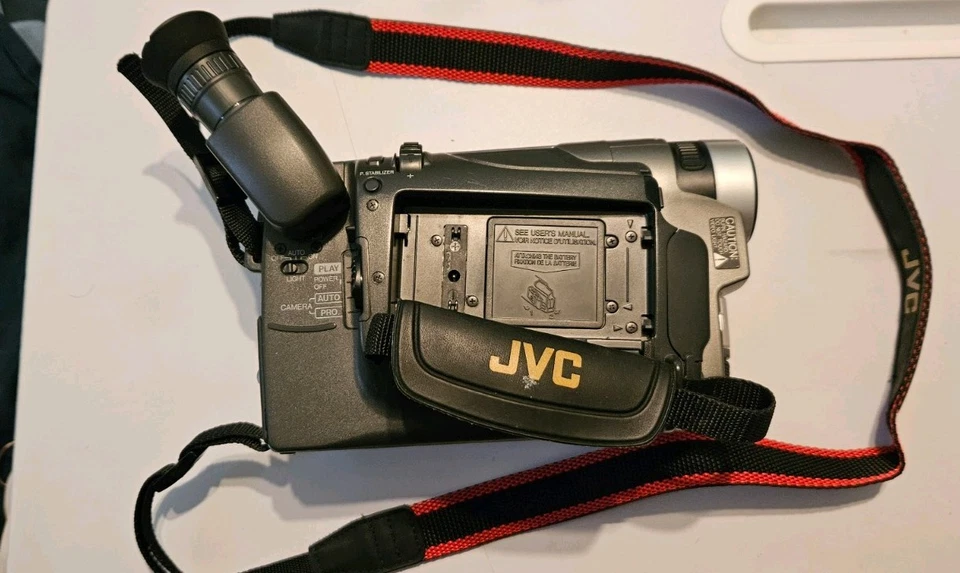 JVC Camcorder GR-SXM720 FULLY FUNCTIONAL WITH ACCESSORIES - Image 2 of 4