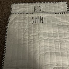 Rae Dunn Rise And Shine Euro Shams 26x26 Set di 2-Navy a righe e bianche