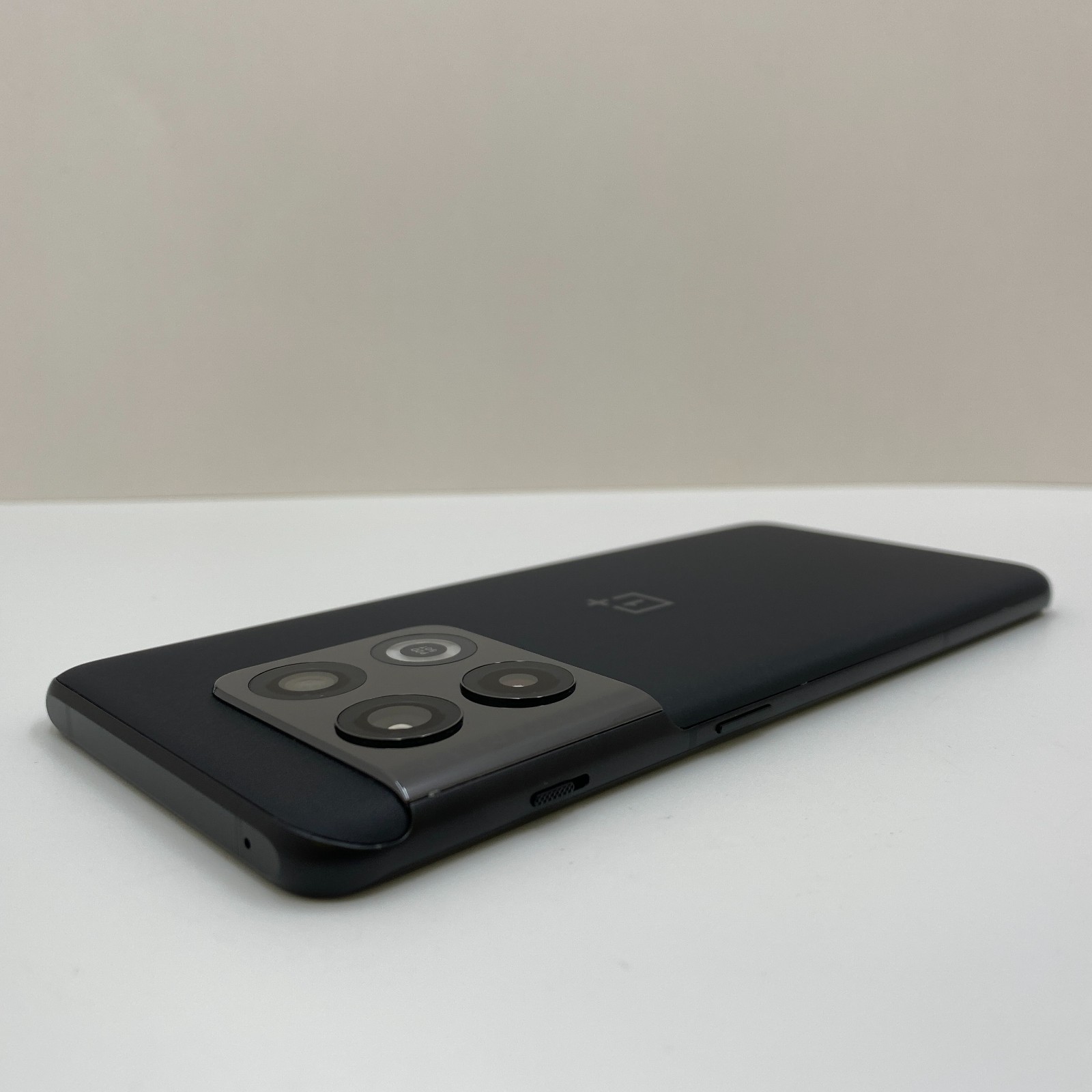 OnePlus 10 Pro - 256GB - Volcanic Black (Unlocked) NE2215 - Open Box
