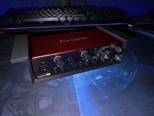 Focusrite Scarlett 2i2 - Staffa sottomontaggio Nera Nuova