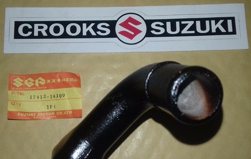 Nuevo de lote antiguo 17412-14100 1981 rm125 x Genuino Suzuki Bomba de agua Conector de entrada - Imagen 4 de 7