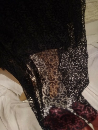 Falda plisada y acampanada encaje forrada en negro. Fantasioso y femenino. Talla XS - Imagen 2 de 5