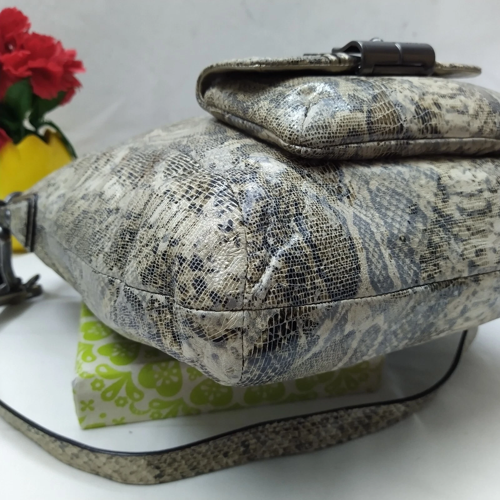 Borsa a tracolla Coach Kristin in pelle grigia pitone in rilievo con cerniera tascabile
