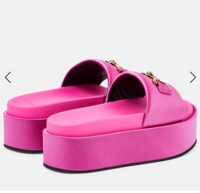 【送料&関税込】Versace Biggie Medusa Platform Sandals Medusa Biggie satin platform sandals in pink - Versace