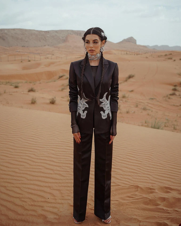 Elegante traje de esmoquin negro para mujer apliques solapa de pico trajes informales de negocios Foto 2 de 4