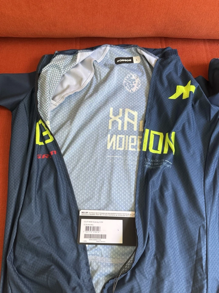 Camiseta feminina Assos Mille GT SS C2 EVO LEGION SUPPORTER - Imagem 3 de 4