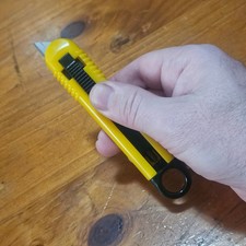 Signet's Own Auto-Retractable Safety Knife/Box Cutter