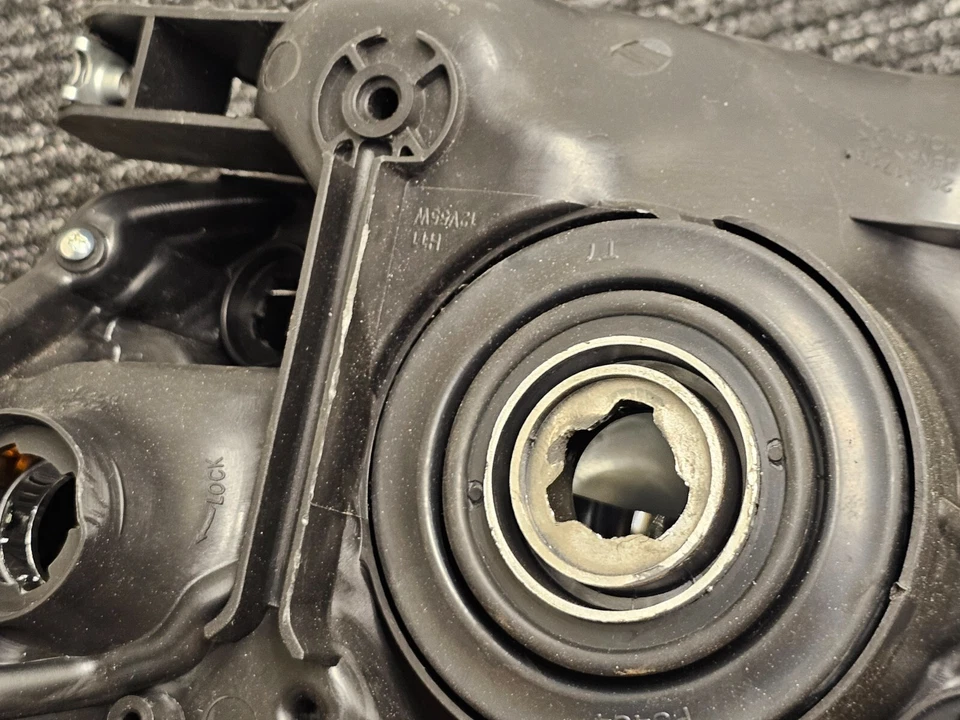 TYC 右侧车头灯总成 20-9171-01-9 适用于 2011-2013 Scion tC 2012 — 第 3/4 张图片