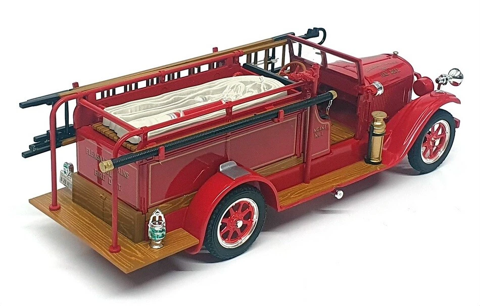 Signature Models 1/32 Scale SM02 - 1928 Reo Fire Truck Pleasant Pains FD - Red - Image 2 of 4