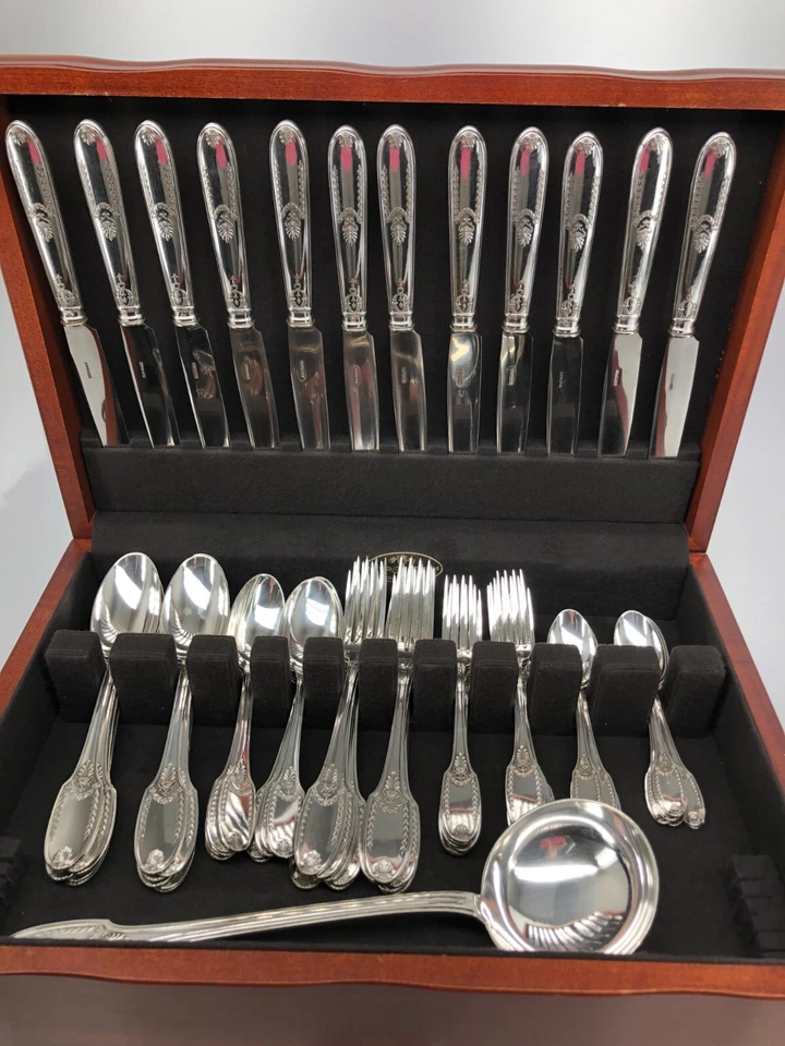 Empire by Olier & Caron Plata de Ley 119 piezas servicio para 12, con cofre Foto 2 de 4