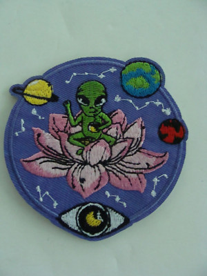 NEW UNUSED Alien Space Planets Themed Embroidered Patch 3 inches Sew-On ...