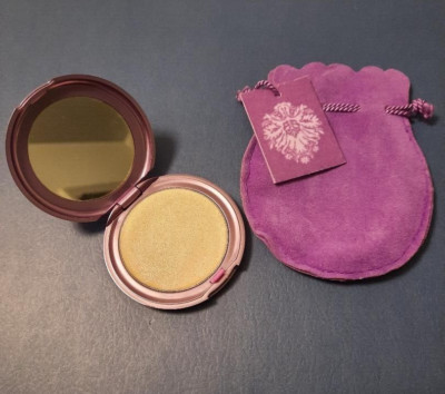 ESCADA COLLECTION - GOLDEN ELIXIR SOLID COMPACT / MIRROR WITH POUCH RARE UNUSED