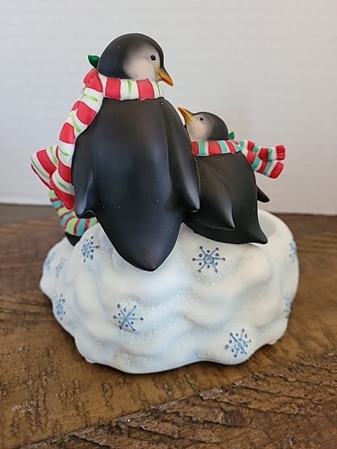 P9251 PartyLite Slip Slidin Penguins TeaLight Candle Holder W/Box - Picture 4 of 7