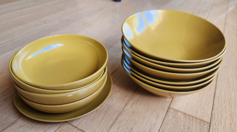 Vintage   MUSTARD     Plastic Bowl    Set of 12     PRE-OWNED    RV  Camping