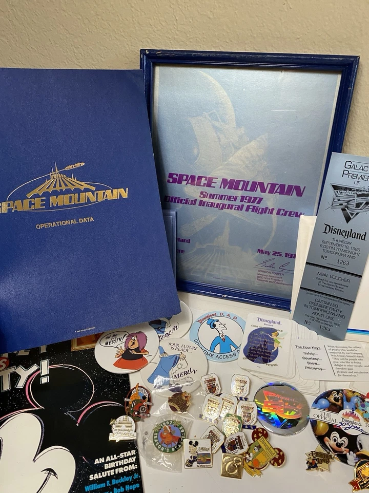 Lote De Colección Disney Raro Espacio MTN Capitán EO Prendedor Intercambio Efímero Miembro del Elenco Foto 2 de 4