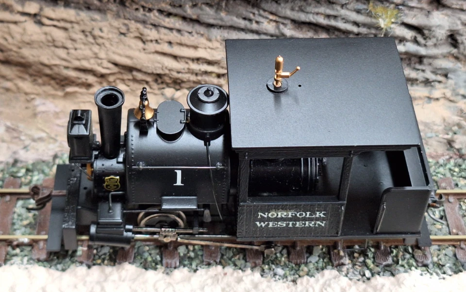 Bachmann Spectrum 25562. 0-4-2 Porter Loco DC. Re-lettered Norfolk & Western VGC - Image 4 of 4