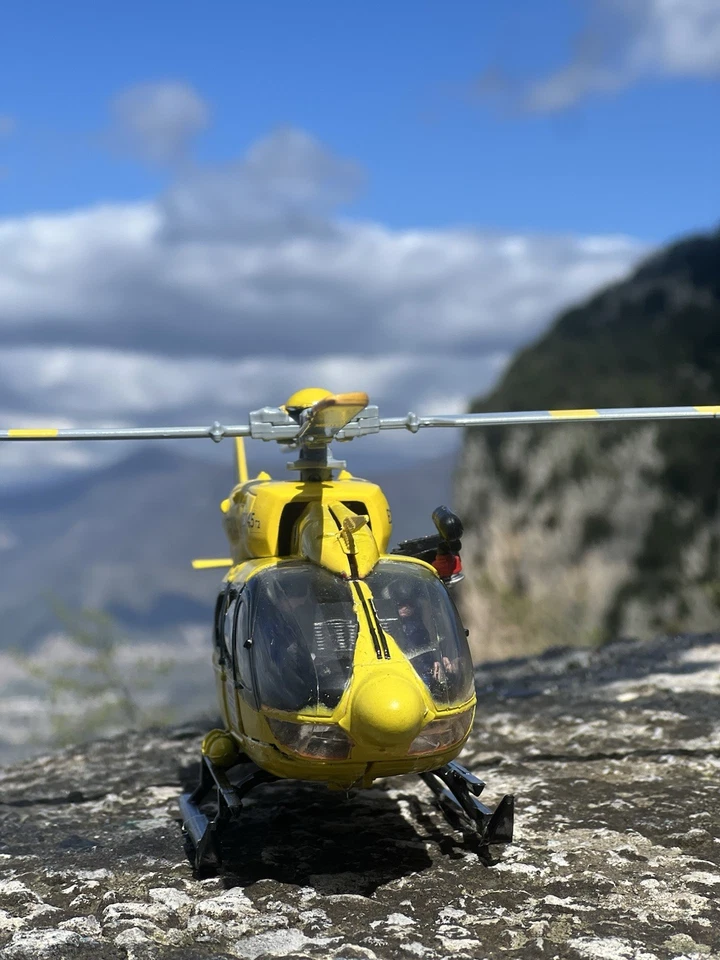 RARO H145 T2 I-BRXA con Piloti E Soccorritori 118 - Immagine 2 di 4