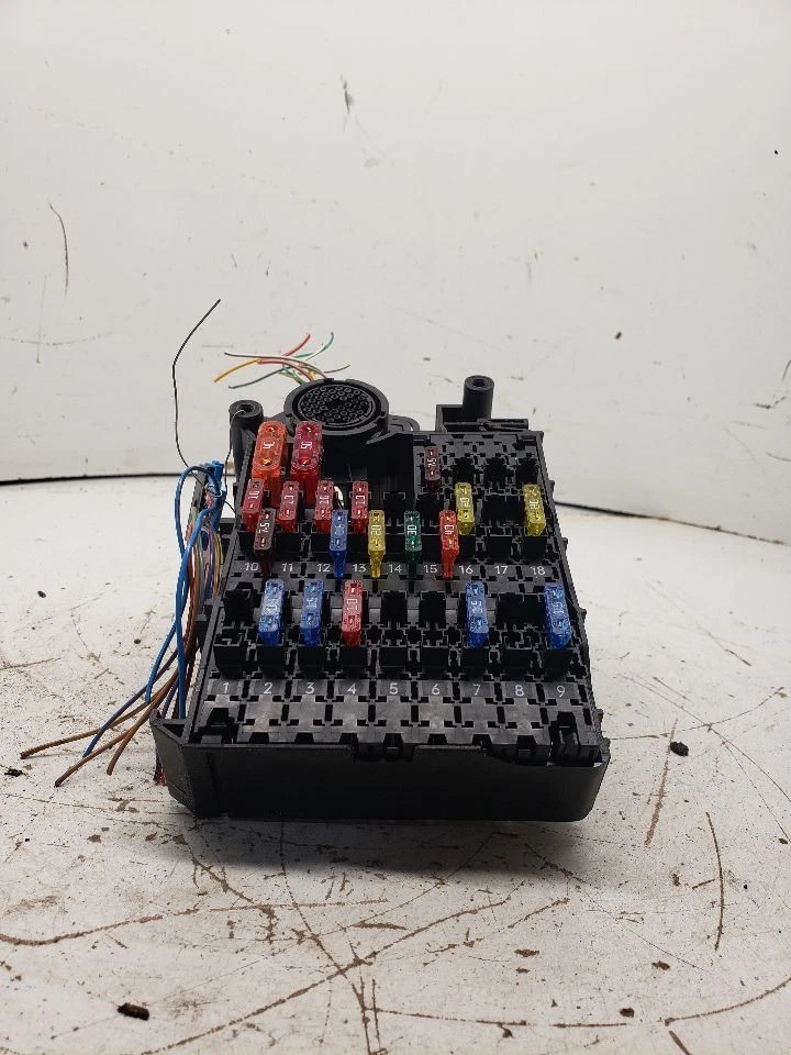 Caja de fusibles motor 210 tipo estación Wgn E320 se adapta a 99-03 MERCEDES CLASE E 1352559 Foto 2 de 4