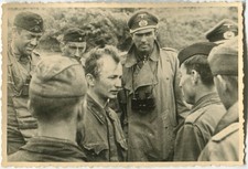 GERMAN WWII ARCHIVE PHOTO: CAPTIVE / SURRENDERED RUSSIAN & WEHRMACHT OFFICERS