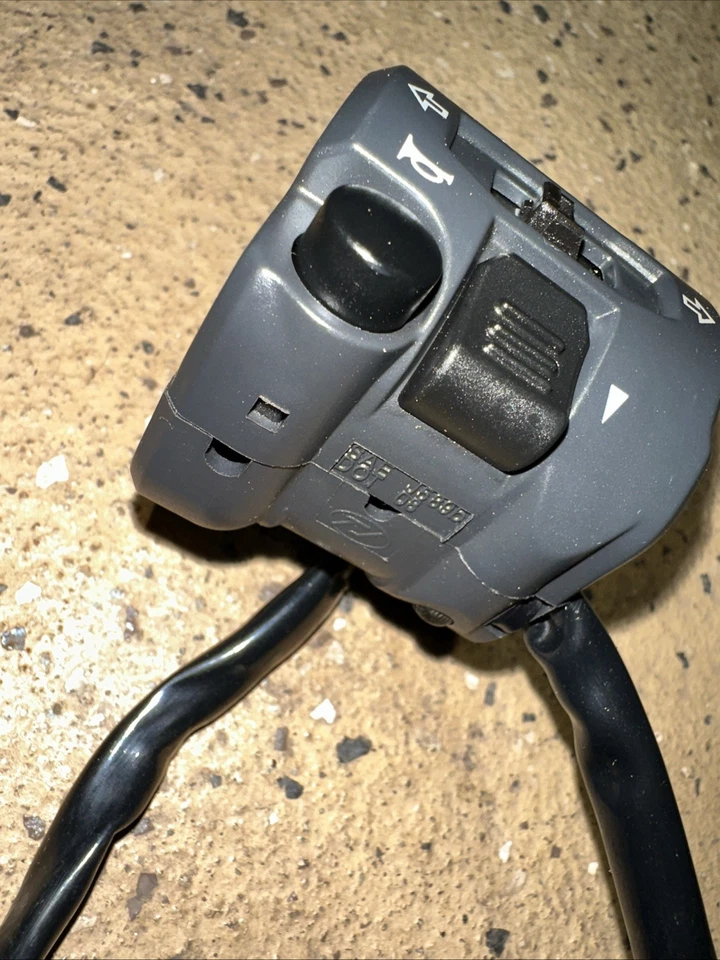 Interruptor izquierdo OEM (multiinterruptor) para Ducati Hypermotard 939/2017. Foto 2 de 4