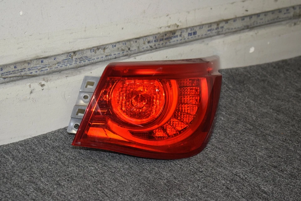 Conjunto de luz trasera izquierda Infiniti NISSAN OEM 16-17 Q50 265554HB0C Foto 2 de 4