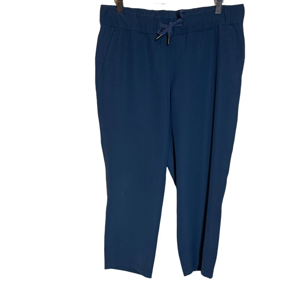 Lululemon On The Fly Crop Woven 23