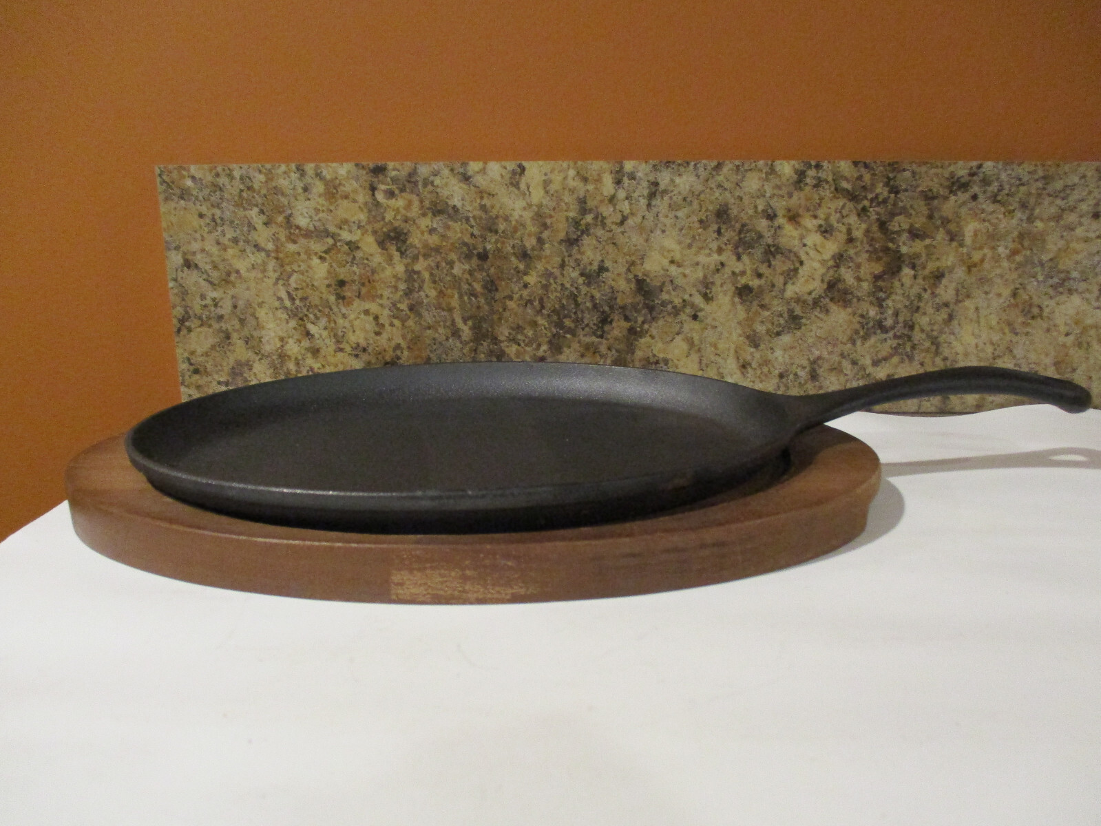 Oval Cast Iron Fajita Pan with Wooden Plate Trivet Skillet Sizzler Set