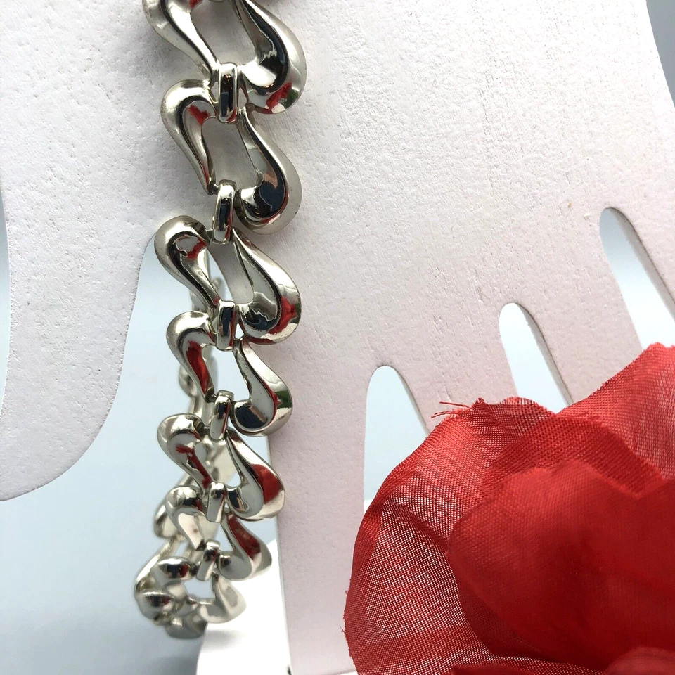 Hermoso collar de eslabones en zigzag tono plata pesado firmado Monet cierre de gancho de 17" Foto 3 de 4