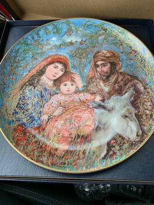 Edna Hibel 1987 ''THE FLIGHT INTO EGYPT'' Christmas Rose Porcelain Collector Plate