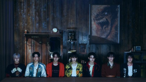 ENHYPEN Album DESIRE : UNLEASH MINE Ver CD+72p Book+P.Card+Sticker+F.Poster+Gift - Picture 8 of 9