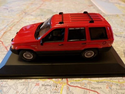 JEEP Grand Cherokee rouge Minichamps 1/43 en boite - Photo 1/4