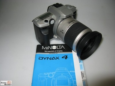 SET: Minolta Dynax 4 SLR-Kamera + original Zoom-Objektiv AF 28-100 mm lens Top