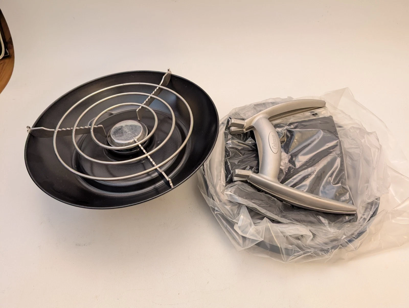COLEMAN ONE BURNER PROPANE PARTY GRILL COMBO TOTE BAG