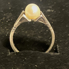 1970’s Sterling Silver Cream Pearl Solitaire Ring Hallmarked Size J