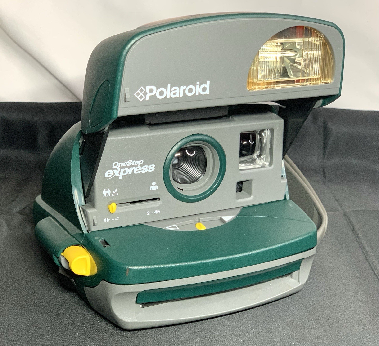 Vtg POLAROID ONE STEP EXPRESS Green 600 Instant Camera w/ Hand Strap - UNTESTED