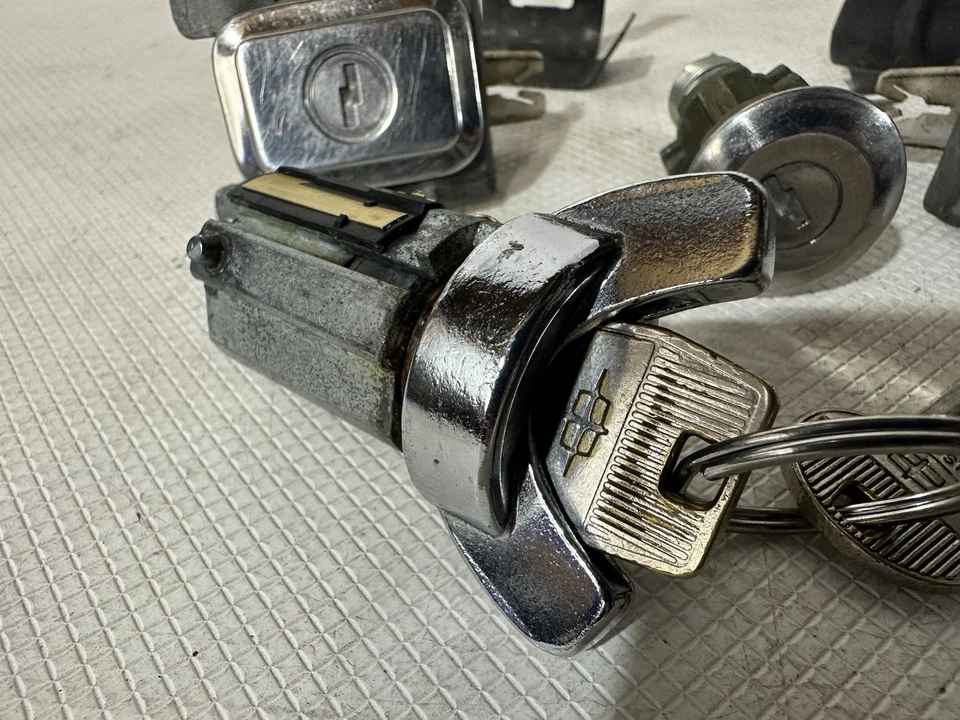 Lincoln Town Car 1986-1989 puertas de encendido maletero guantera juego de bloqueo completo con llaves Foto 2 de 4