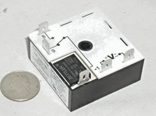 MACROMATIC THR-10262-F2S FIXED 2 SECOND TIME DELAY ISOLATED RELAY TIMER 10A 240V