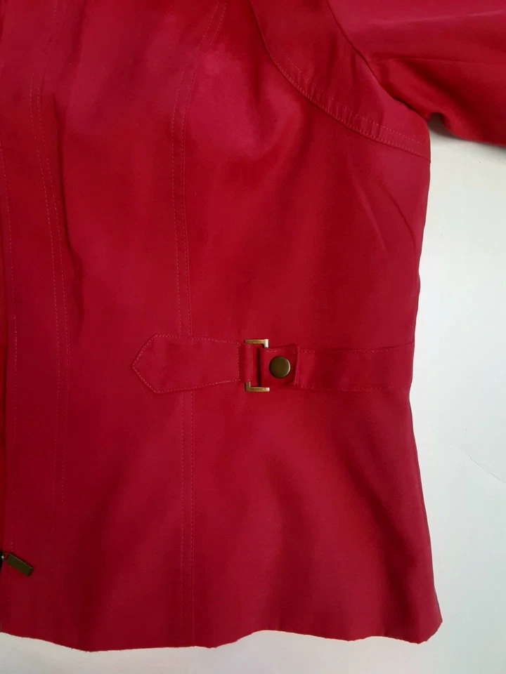 Jaqueta Feminina Plus 14W DRESSBARN Terno Top Vermelho Zíper LS Fivela Lateral "Microfibra" - Imagem 4 de 4