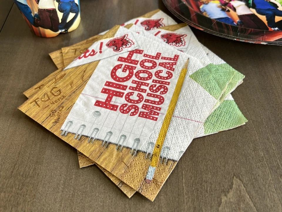 Conjunto de talheres, pratos de papel guardanapos copos pacote festa Disney musical ensino médio - Imagem 2 de 4