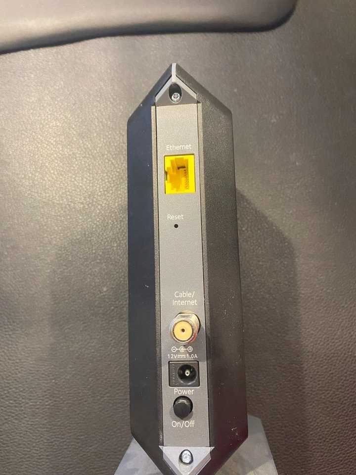 NETGEAR  High Speed Cable Modem, 1.4Gbps, DOCSIS 3.0, CM700-100NAS - Image 4 of 4