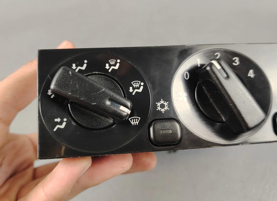 CONTROLADOR DE TEMPERATURA CLIMÁTICA PANEL AC MITSUBISHI FUSO FE CANTER 7C15 2008 R12 Foto 2 de 4