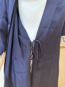 Lise Charmel  "Splendeur Soie" Navy Satin Kimono Robe Lace Trim Belted M