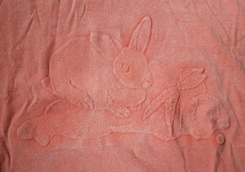Frohe Ostern geprägtes Hase Kaninchen T-Shirt, ziegelrot, Größe Medium, Made in USA - Bild 1 von 3